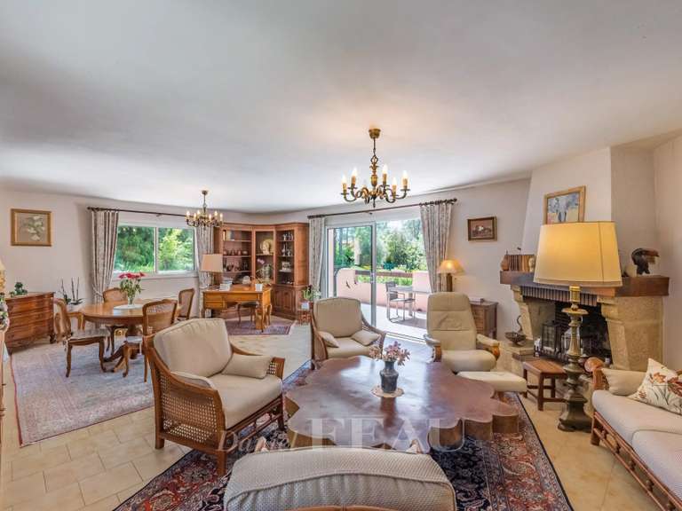 Villa Bagnols-en-Forêt - 5 chambres - 210m²