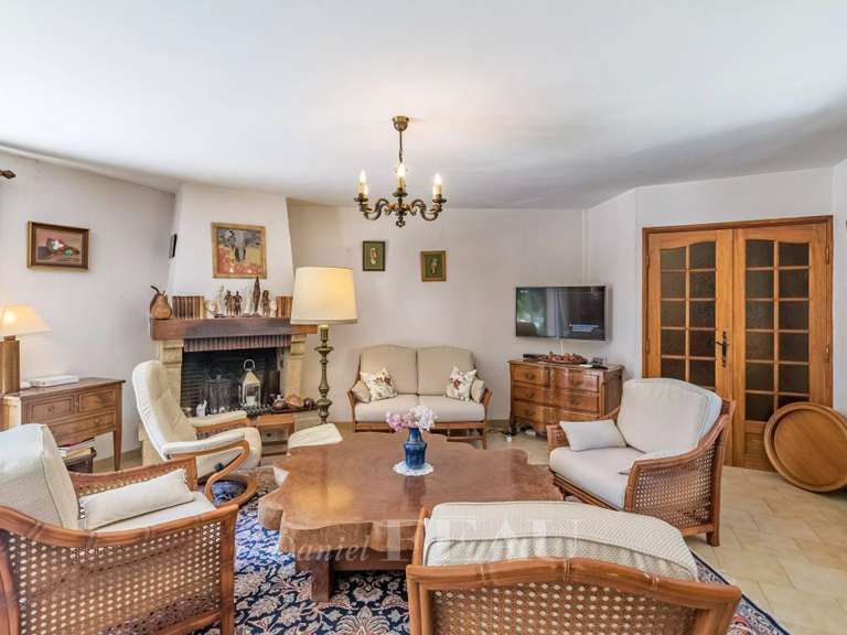 Villa Bagnols-en-Forêt - 5 chambres - 210m²