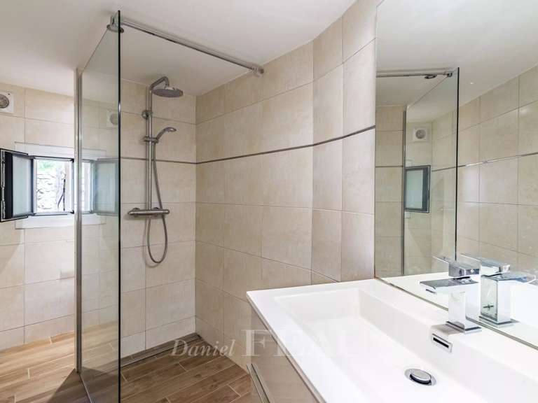 Villa Bagnols-en-Forêt - 5 chambres - 210m²