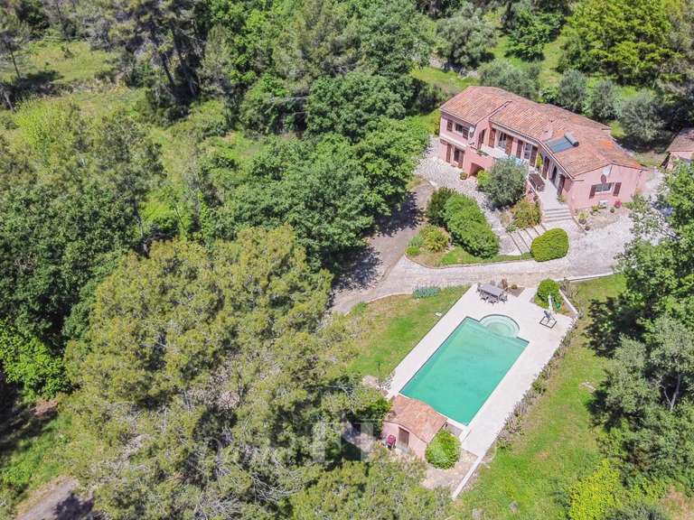 Villa Bagnols-en-Forêt - 5 chambres - 210m²