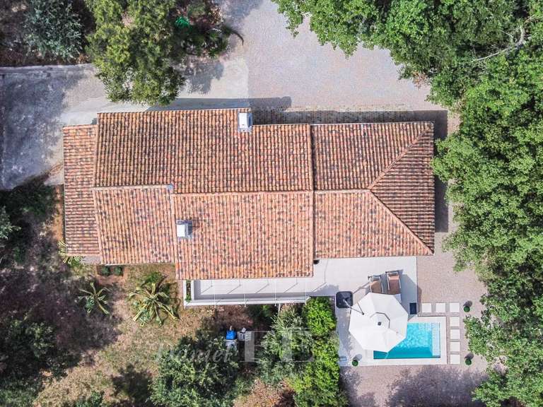 Villa Bagnols-en-Forêt - 3 chambres - 150m²