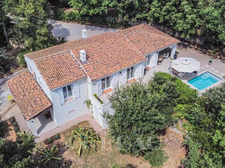 Villa Bagnols-en-Forêt - 3 chambres - 150m²