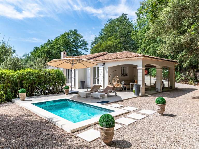 Villa Bagnols-en-Forêt - 3 chambres - 150m²