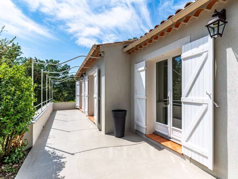 Villa Bagnols-en-Forêt - 3 chambres - 150m²