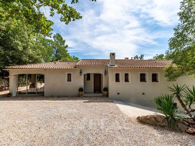 Villa Bagnols-en-Forêt - 3 chambres - 150m²