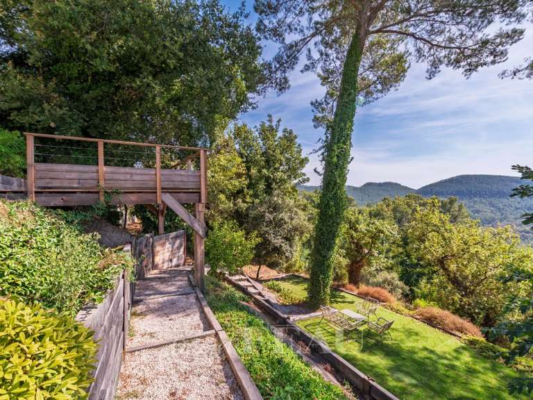 Villa Bagnols-en-Forêt - 5 chambres - 203m²