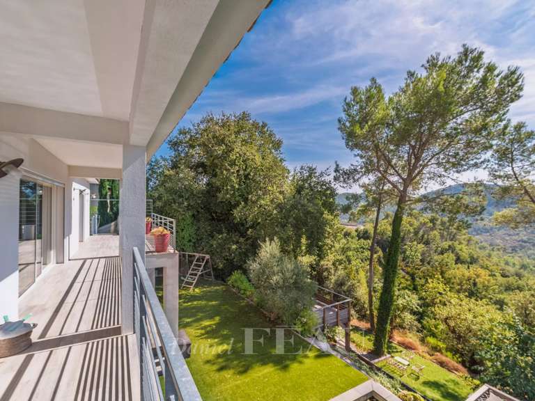 Villa Bagnols-en-Forêt - 5 chambres - 203m²