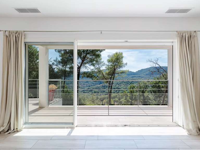 Villa Bagnols-en-Forêt - 5 chambres - 203m²