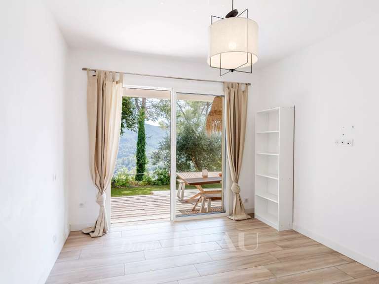 Villa Bagnols-en-Forêt - 5 chambres - 203m²