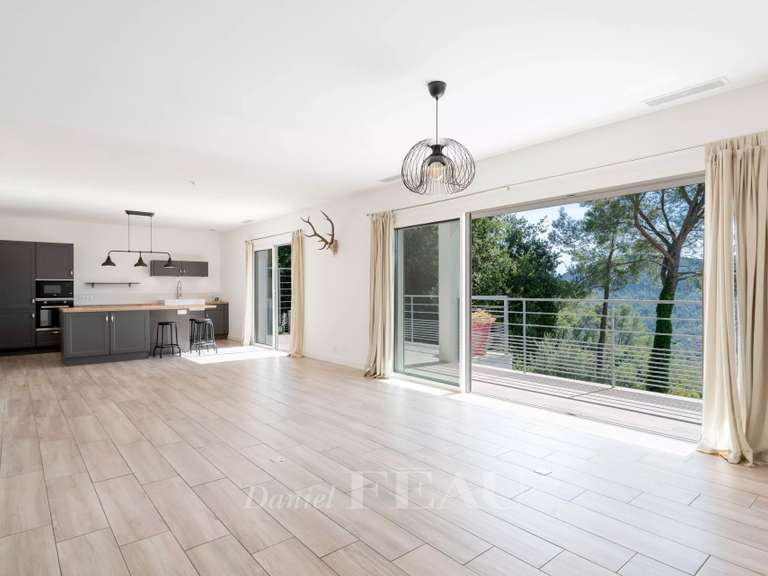 Villa Bagnols-en-Forêt - 5 chambres - 203m²