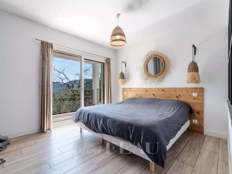 Villa Bagnols-en-Forêt - 5 chambres - 203m²