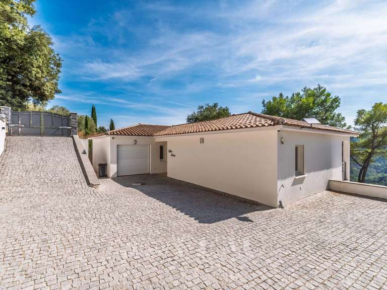 Villa Bagnols-en-Forêt - 5 chambres - 203m²