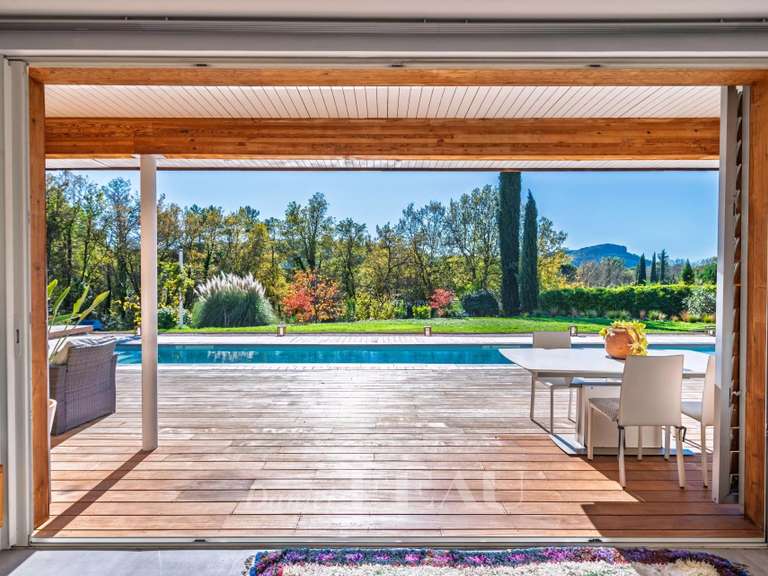 Villa Bagnols-en-Forêt - 4 chambres - 267m²