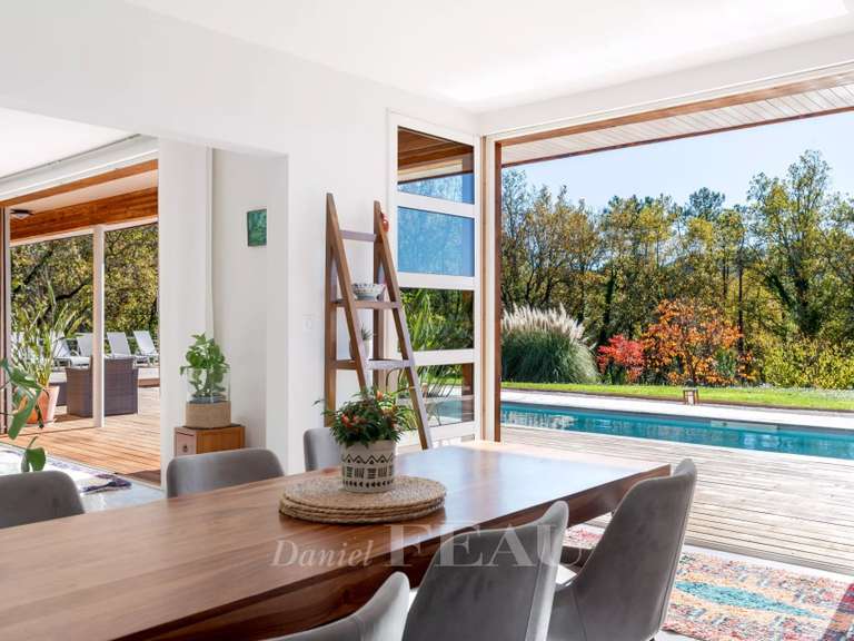 Villa Bagnols-en-Forêt - 4 chambres - 267m²