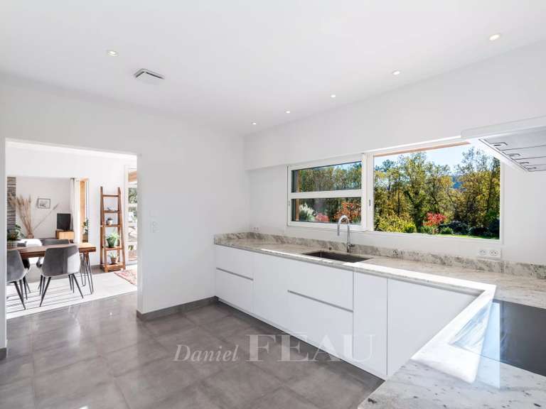 Villa Bagnols-en-Forêt - 4 chambres - 267m²