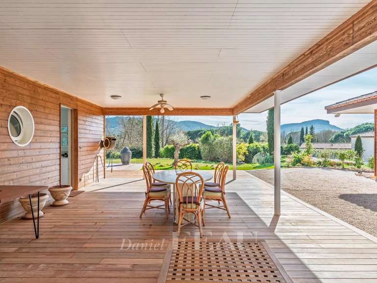 Villa Bagnols-en-Forêt - 4 chambres - 267m²