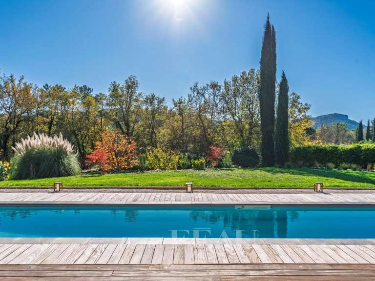 Villa Bagnols-en-Forêt - 4 chambres - 267m²