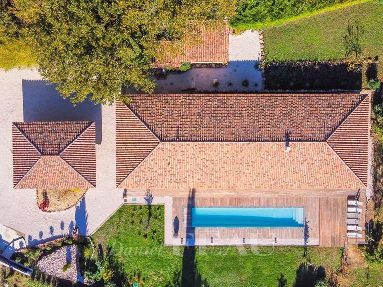 Villa Bagnols-en-Forêt - 4 chambres - 267m²