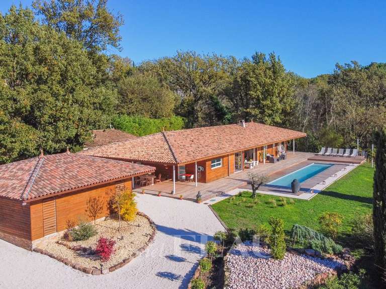 Villa Bagnols-en-Forêt - 4 chambres - 267m²