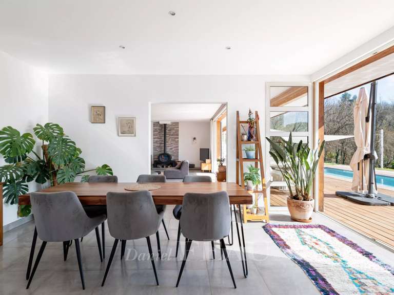 Villa Bagnols-en-Forêt - 4 chambres - 267m²