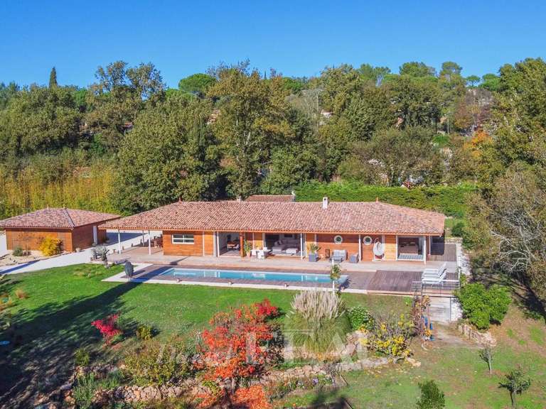 Villa Bagnols-en-Forêt - 4 chambres - 267m²