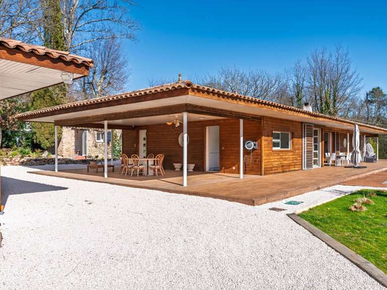 Villa Bagnols-en-Forêt - 4 chambres - 267m²
