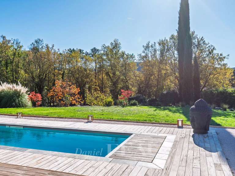 Villa Bagnols-en-Forêt - 4 chambres - 267m²