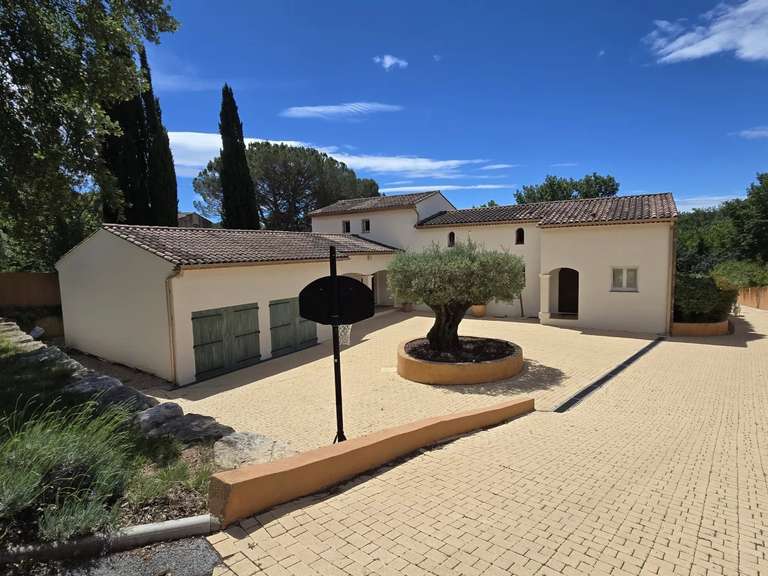 Villa Bagnols-en-Forêt - 3 chambres - 290m²