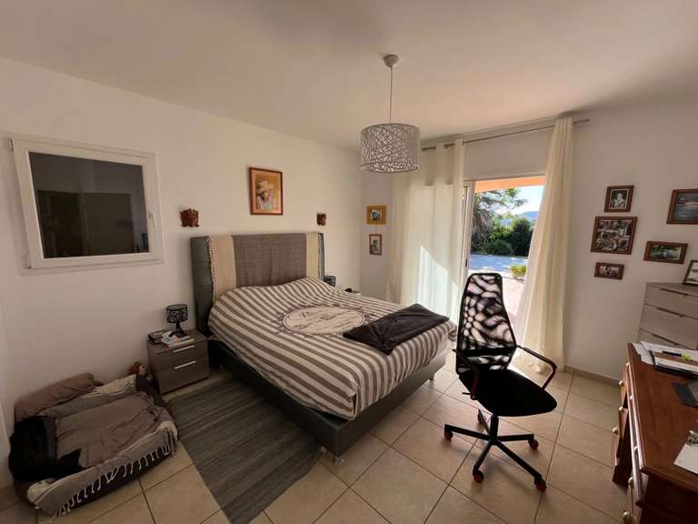 Villa Bagnols-en-Forêt - 5 chambres - 200m²