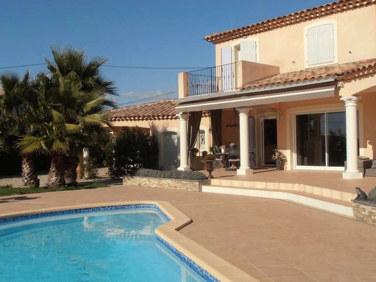 Villa Bagnols-en-Forêt - 5 chambres - 200m²