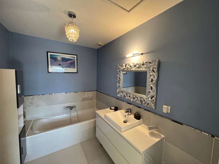 Villa Bagnols-en-Forêt - 5 chambres - 200m²