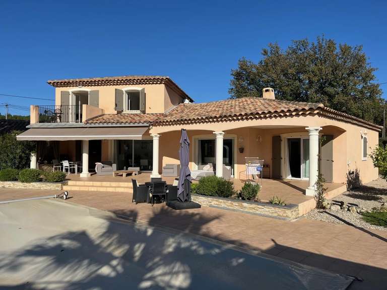 Villa Bagnols-en-Forêt - 5 chambres - 200m²