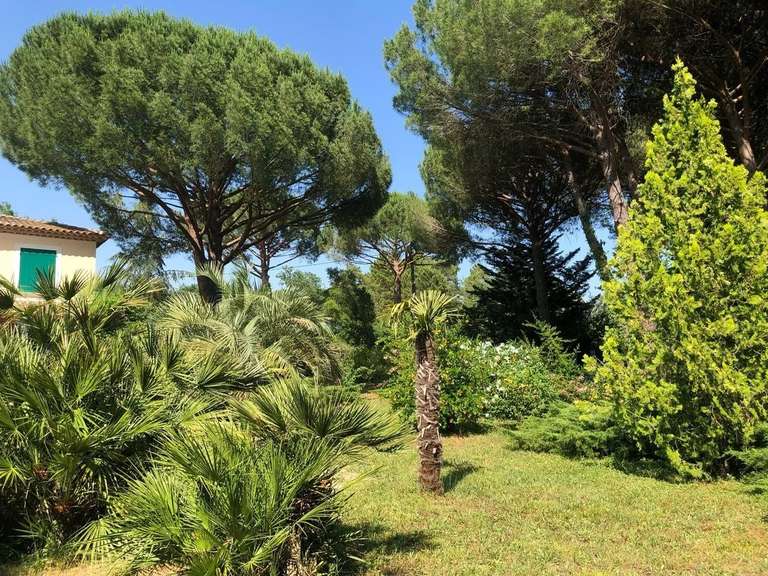 Villa Bagnols-en-Forêt - 3 chambres - 180m²