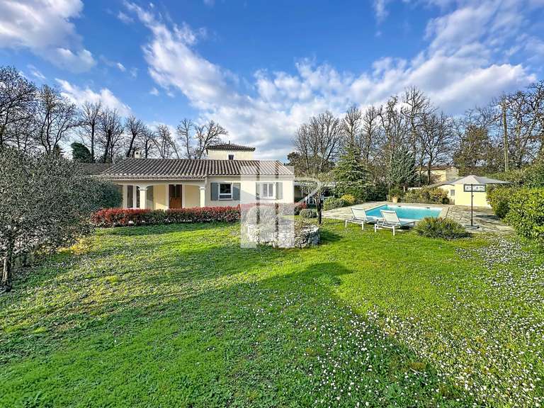 Villa Bagnols-en-Forêt - 4 chambres - 145m²