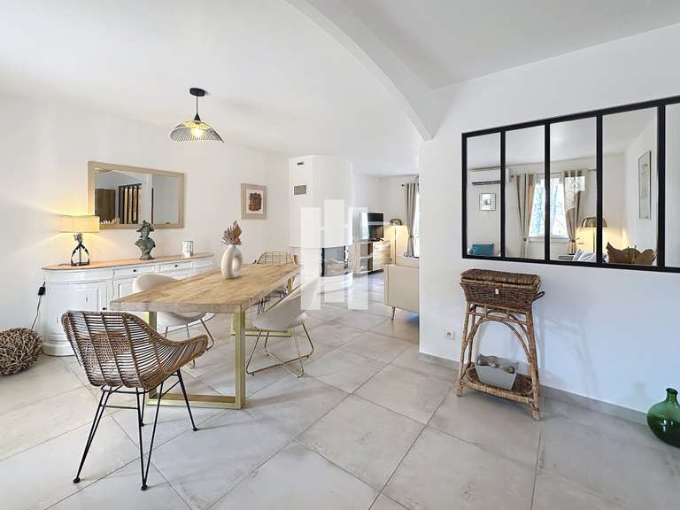 Villa Bagnols-en-Forêt - 4 chambres - 145m²