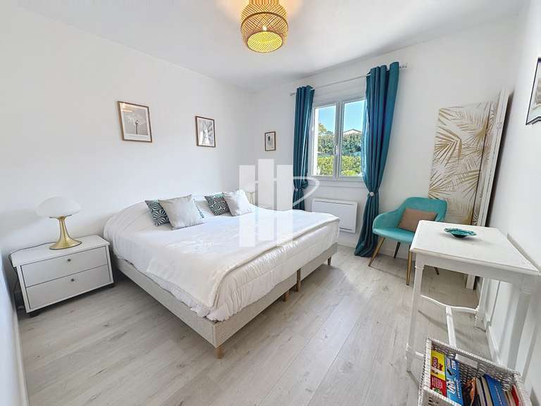 Villa Bagnols-en-Forêt - 4 chambres - 145m²