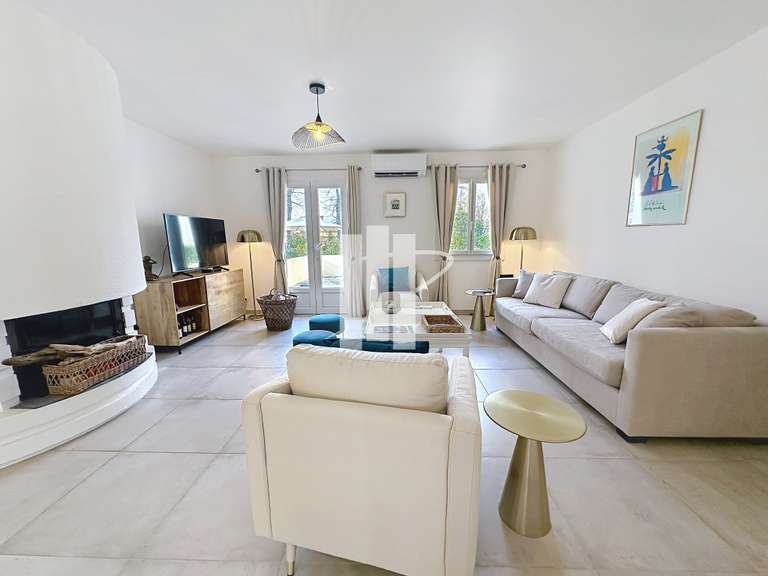 Villa Bagnols-en-Forêt - 4 chambres - 145m²