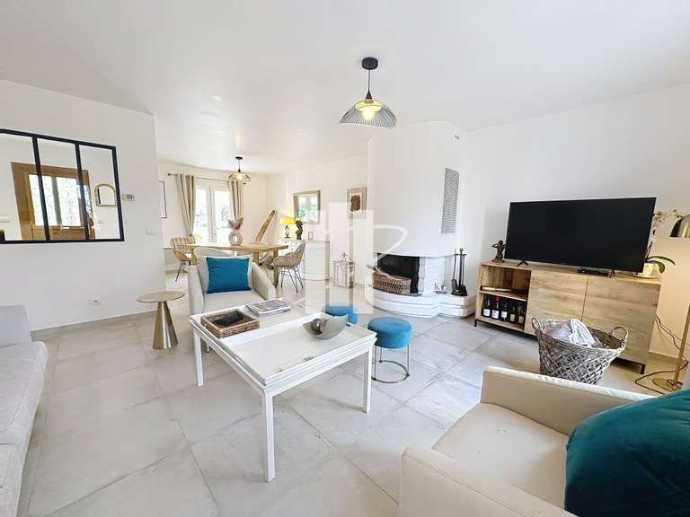 Villa Bagnols-en-Forêt - 4 chambres - 145m²