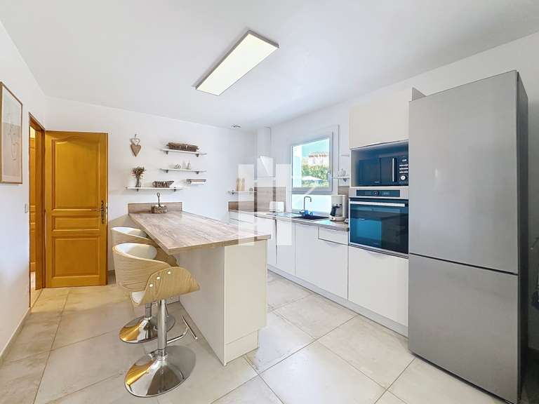 Villa Bagnols-en-Forêt - 4 chambres - 145m²