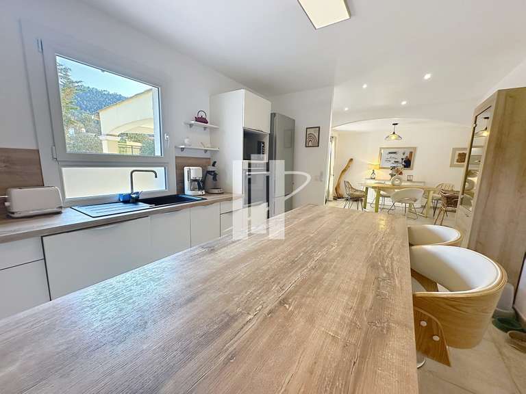 Villa Bagnols-en-Forêt - 4 chambres - 145m²