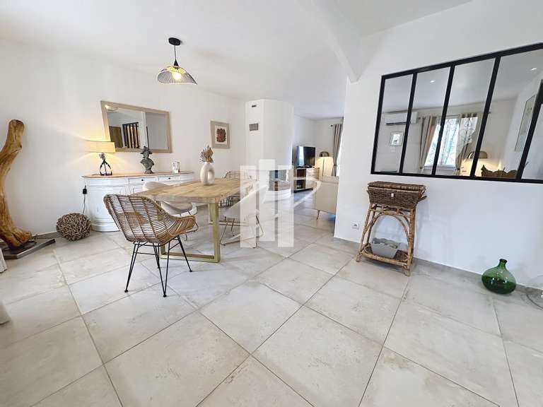 Villa Bagnols-en-Forêt - 4 chambres - 145m²