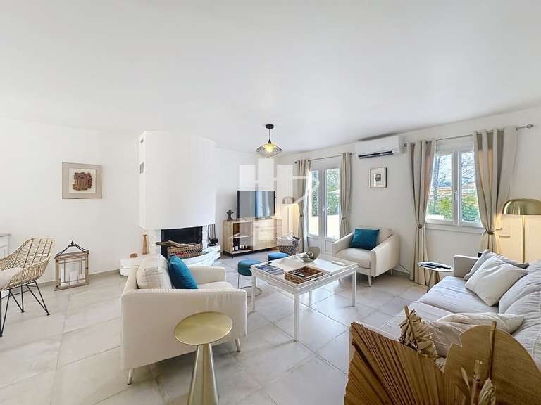 Villa Bagnols-en-Forêt - 4 chambres - 145m²