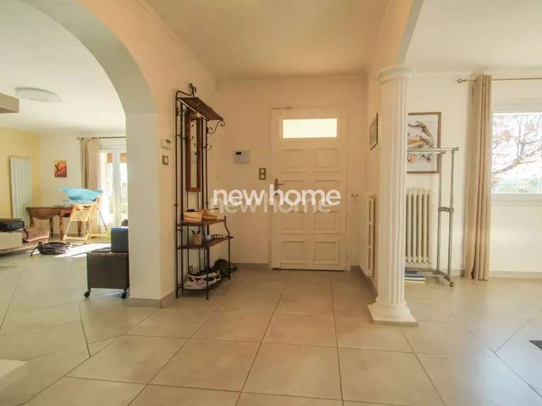 Villa Bagnols-en-Forêt - 5 bedrooms - 142m²