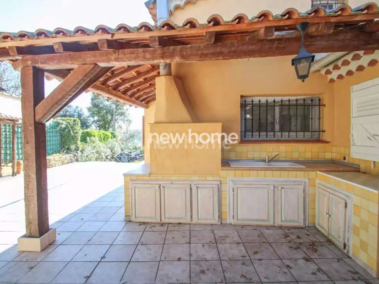 Villa Bagnols-en-Forêt - 5 bedrooms - 142m²