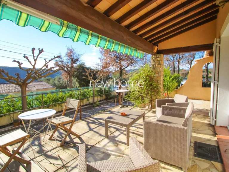 Villa Bagnols-en-Forêt - 5 bedrooms - 142m²
