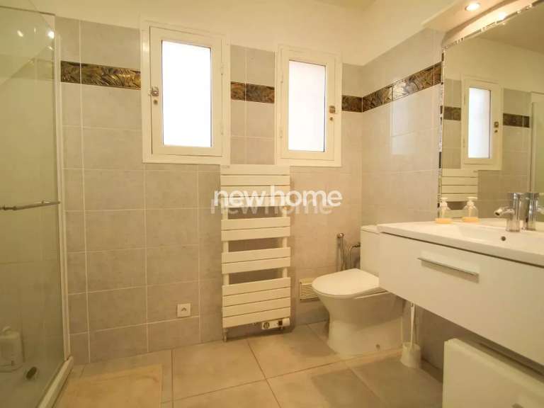 Villa Bagnols-en-Forêt - 5 bedrooms - 142m²