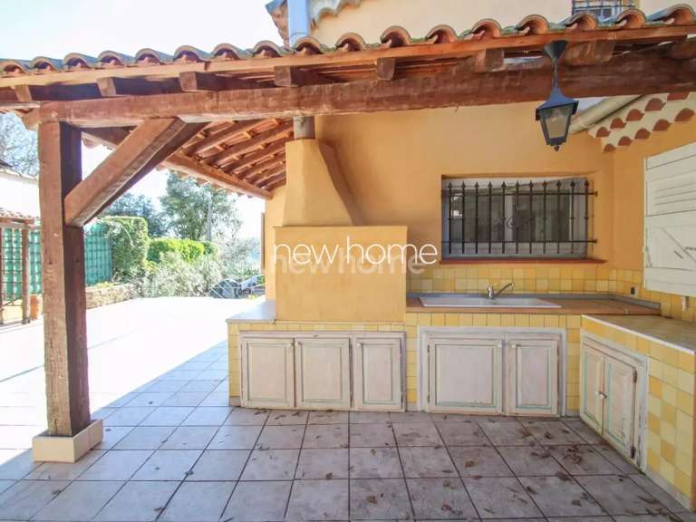 Villa Bagnols-en-Forêt - 5 bedrooms - 142m²