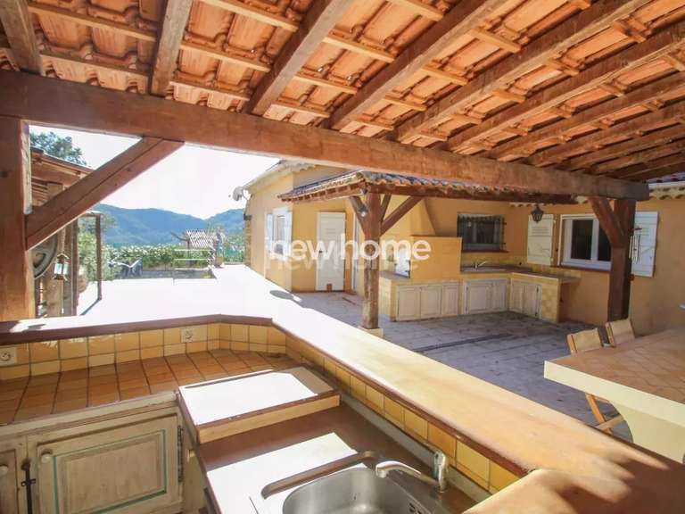 Villa Bagnols-en-Forêt - 5 bedrooms - 142m²