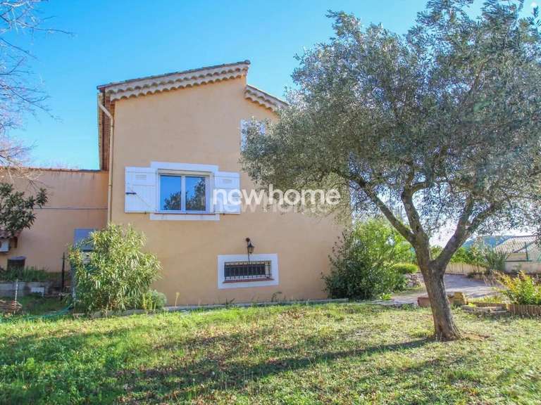 Villa Bagnols-en-Forêt - 5 bedrooms - 142m²