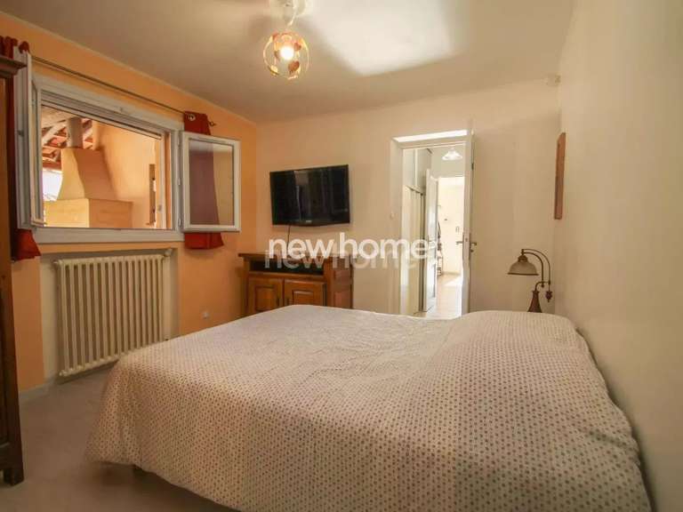 Villa Bagnols-en-Forêt - 5 bedrooms - 142m²